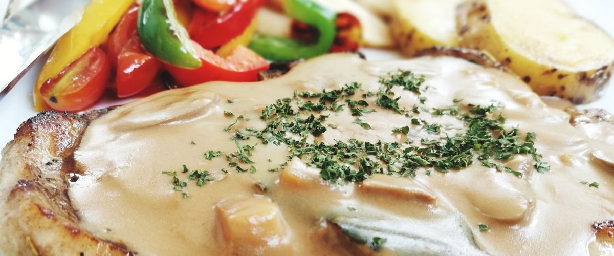 Steak so smotanovou omáčkou a kampotským korením