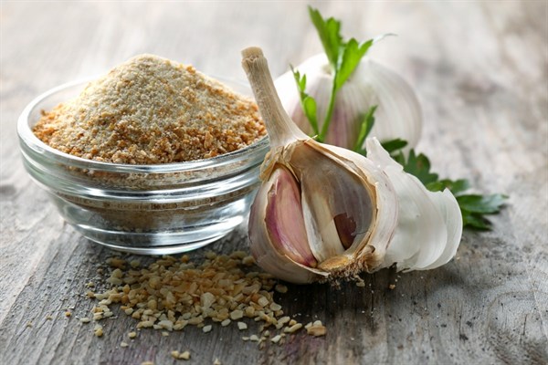 Aký je rozdiel medzi čerstvým a sušeným cesnakom